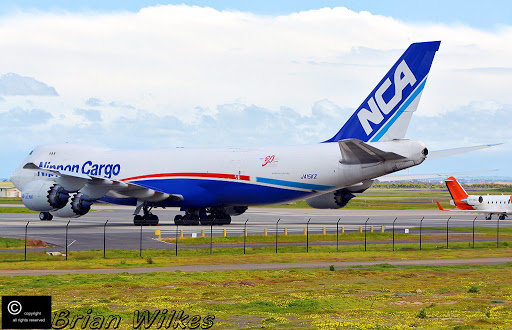 全日空商事 1/400 NCA 747 SRF KZQ44403 000000039749_oGwGeD3.jpg