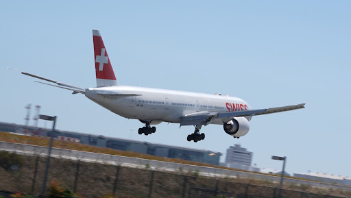 HB-JNK - Boeing 777-300ER - Swiss - Plane Finder