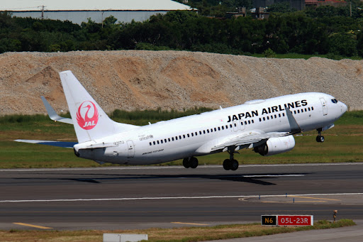 JA317J - Boeing 737-846 - Japan Airlines - Plane Finder