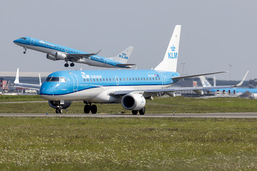 PH-EZY - Embraer Emb-190-100LR - KLM Cityhopper | Plane Finder