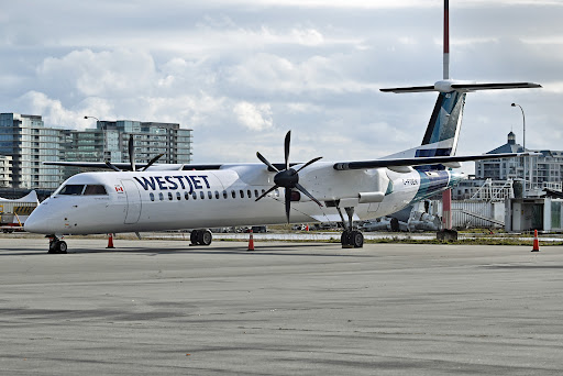 C-FOEN - Bombardier DHC-8-Q-402NG - WestJet Encore - Plane