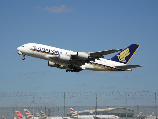 9V-SKU - Airbus A380-841 - Singapore Airlines - Plane Finder