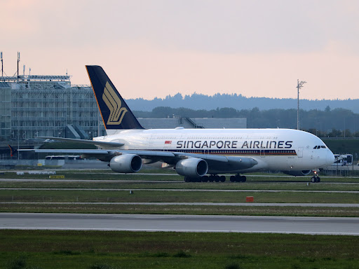9V-SKU - Airbus A380-841 - Singapore Airlines - Plane Finder